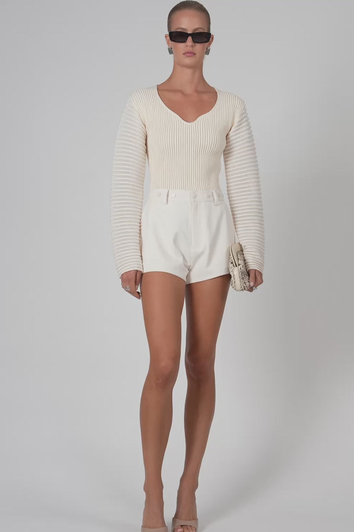 Zehra Short video, model turning and walking