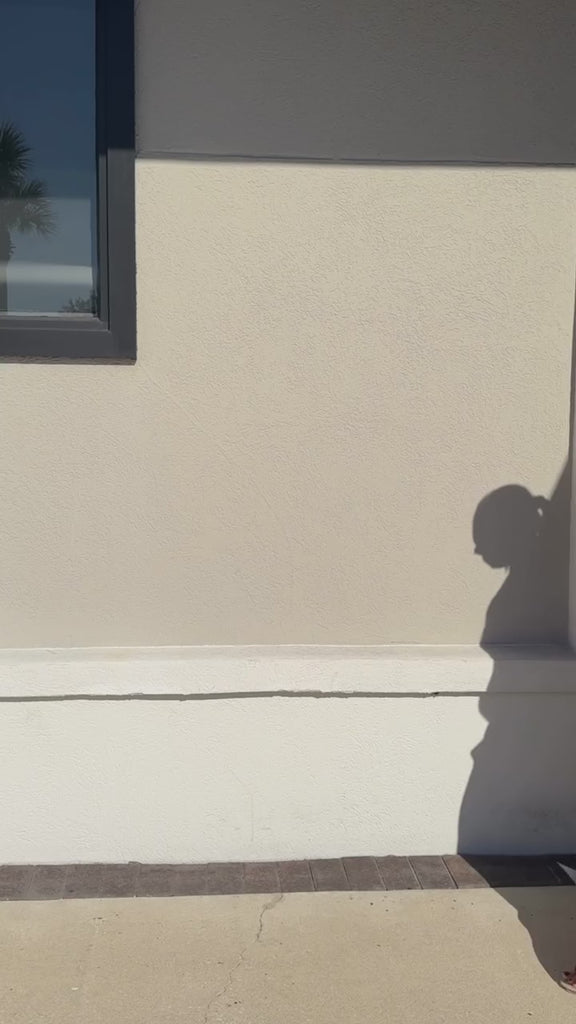 Model wearing Jumper Vitow Salmon Melange and Essenteil pants